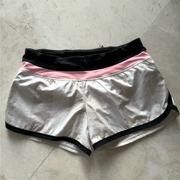 Lululemon Athletica Groovy Run shorts. Gingham plaid size 8. - Picture 3 of 9